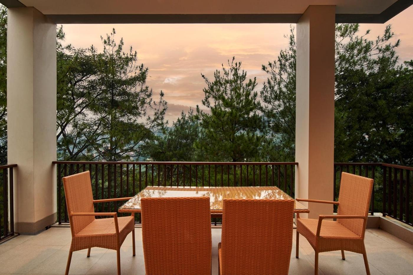 Anindya Hill View Villa 7 Bedrooms With A Private Swimming Pool Bandung Exterior photo