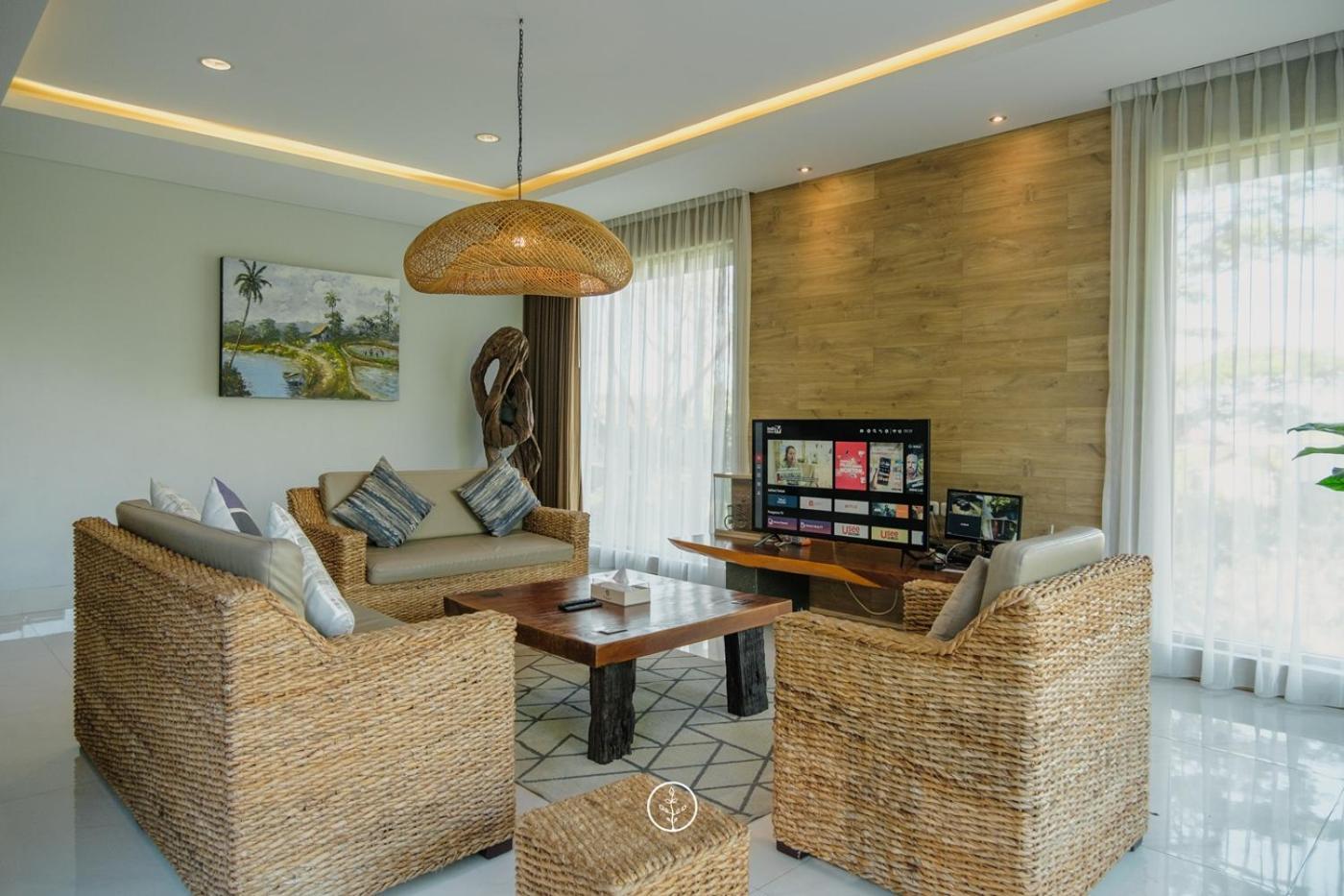 Anindya Hill View Villa 7 Bedrooms With A Private Swimming Pool Bandung Exterior photo