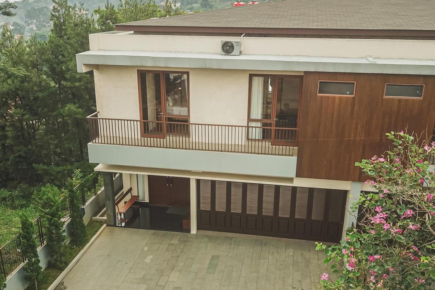 Anindya Hill View Villa 7 Bedrooms With A Private Swimming Pool Bandung Exterior photo